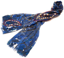 Cargar imagen en el visor de la galería, Pashmina 100% Lana Fina Estampada con Bordados y Pedreria ref-rflghwt0005