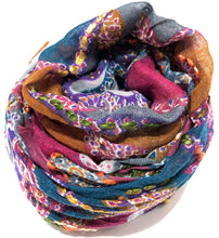 Cargar imagen en el visor de la galería, Pashmina 100% Lana Fina Estampada con Bordados y Pedreria ref-rflghwt0001