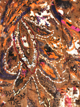 Cargar imagen en el visor de la galería, Pashmina 100% Lana Fina Estampada con Bordados y Pedreria ref-rflghwt0002
