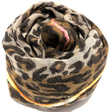 Cargar imagen en el visor de la galería, Pashmina 100% Lana Fina Estampada con Bordados y Pedreria ref-rflghwt0003