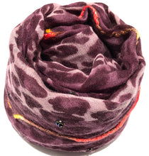 Cargar imagen en el visor de la galería, Pashmina 100% Lana Fina Estampada con Bordados y Pedreria ref-rflghwt0004