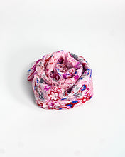Cargar imagen en el visor de la galería, Pink Floral Silk Scarf
